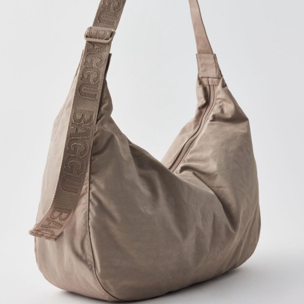 BAGGU Shoulder Bag in Taupe Beige